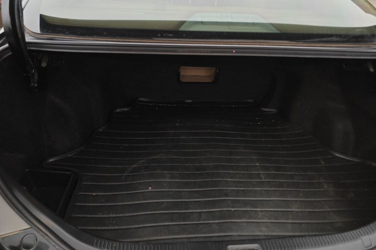 丰田 凯美瑞 2013款 200E 经典精英版机舱底盘23