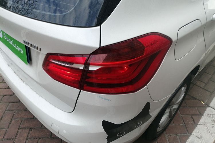 宝马2系旅行车 2016款 218i 时尚型车身外观9