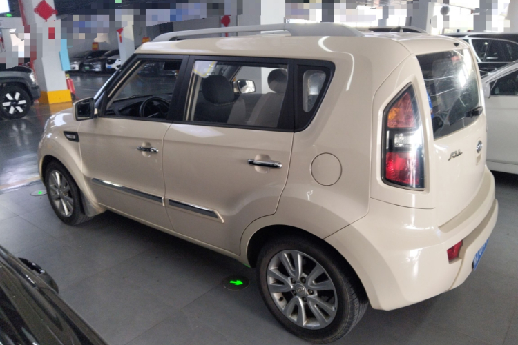 起亚 秀尔 2013款 1.6L AT GL车身外观4