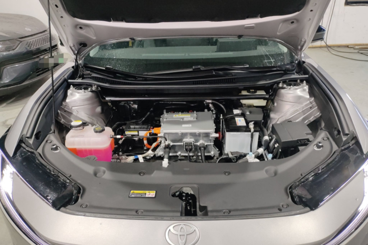 丰田bZ5 2025款 550 PRO机舱底盘24