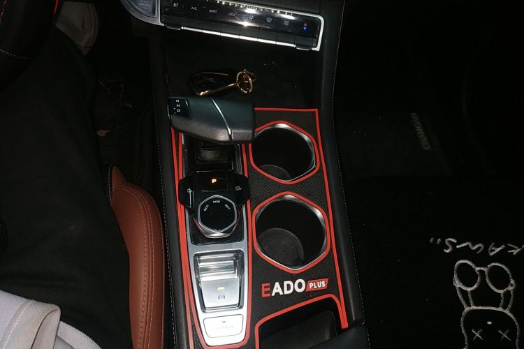 长安 逸动 2022款 PLUS 蓝鲸NE 1.4T GDI DCT尊贵版局部细节18