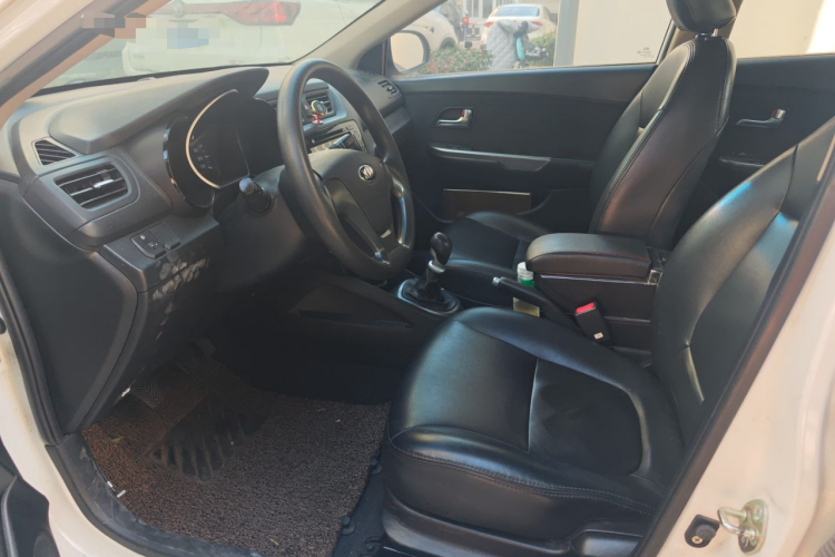起亚K2 2015款 三厢 1.4L MT GLS中控内饰19