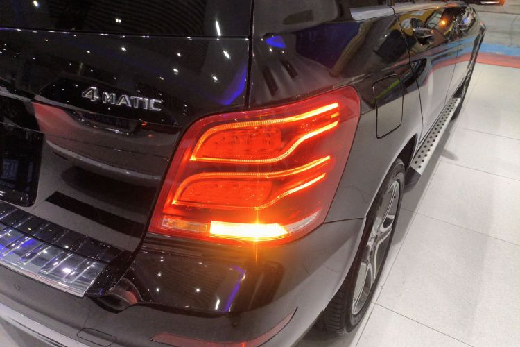 奔驰GLK级 2015款 GLK 300 4MATIC 时尚型 极致版车身外观9