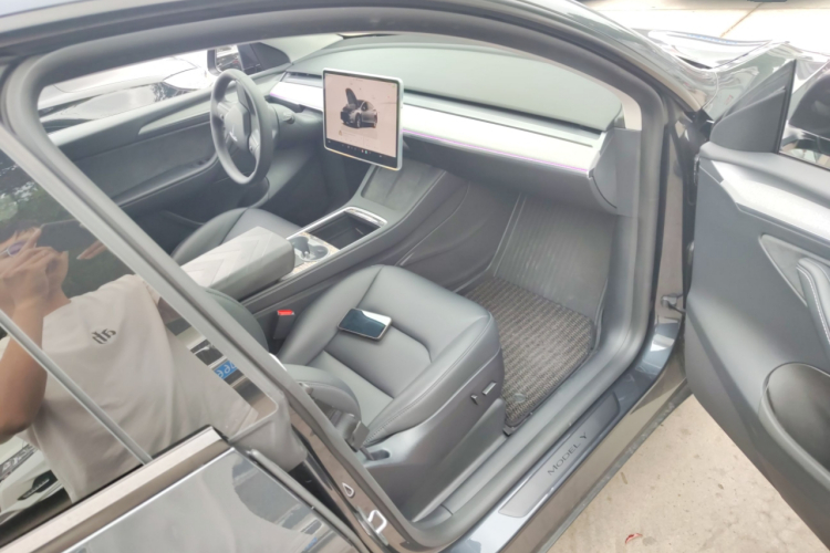 特斯拉 Model Y 2024款 后轮驱动版局部细节9005