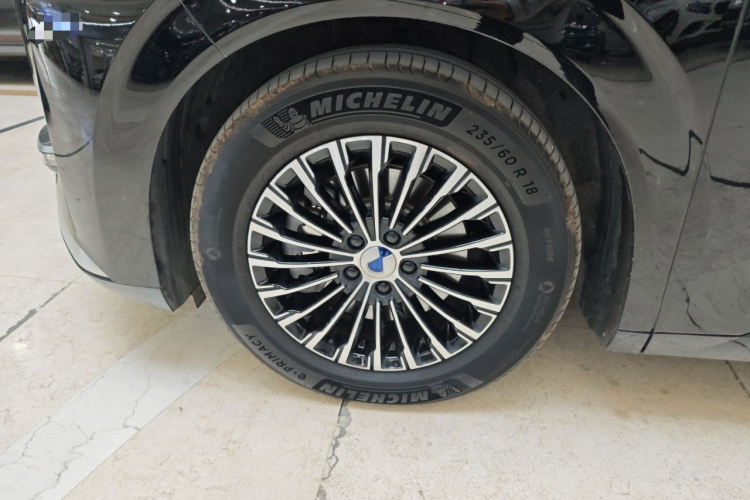 腾势D9 2024款 DM-i 980 四驱尊荣型车身外观6007