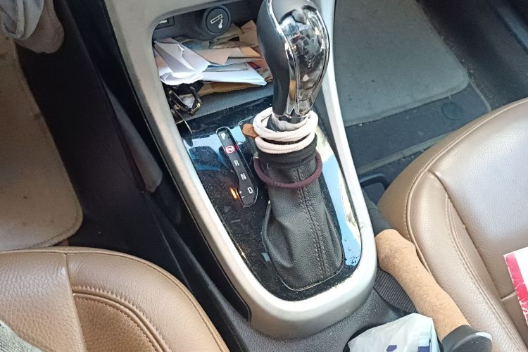 别克 英朗 2013款 GT 1.8L 自动时尚版中控内饰18