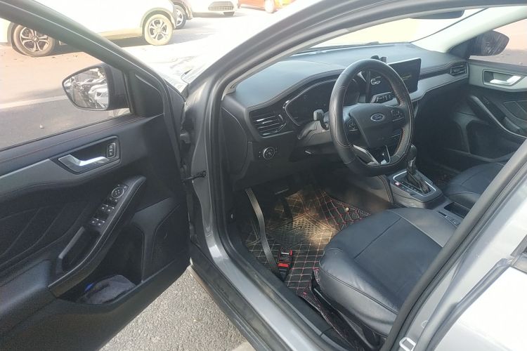 福特 福克斯 2022款 两厢 EcoBoost 180 自动竞速版中控内饰7003