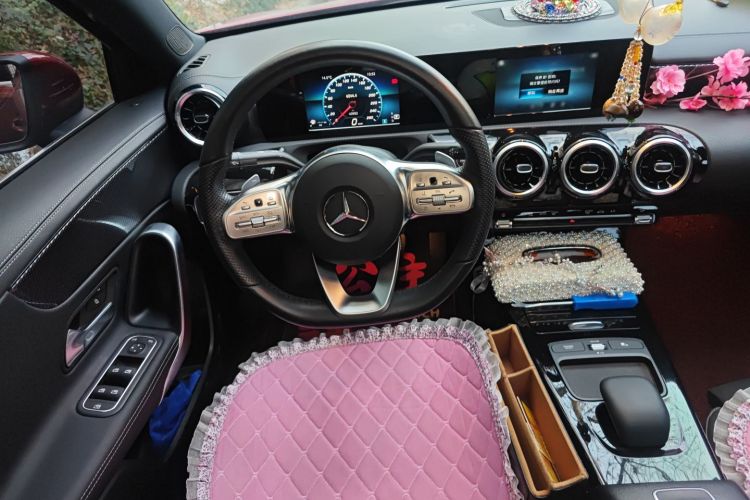 奔驰A级 2019款 改款 A 180 L 运动轿车局部细节13