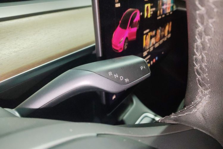 特斯拉 Model Y 2021款 长续航全轮驱动版中控内饰18