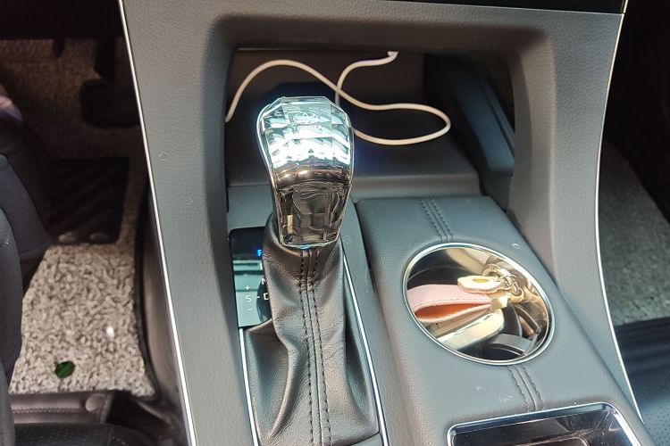 丰田 亚洲龙 2019款 双擎 2.5L XLE尊贵版 国VI中控内饰18