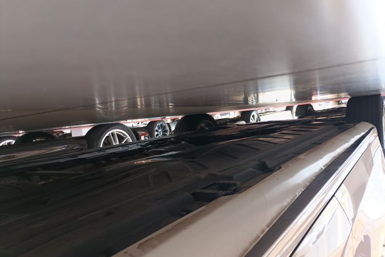 奔驰E级 2020款 E 300 L 运动时尚型局部细节9002