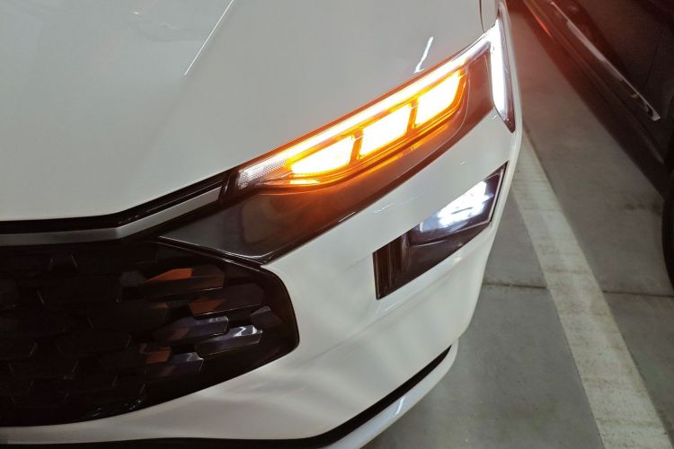 福特 蒙迪欧 2023款 EcoBoost 180 舒雅型局部细节36