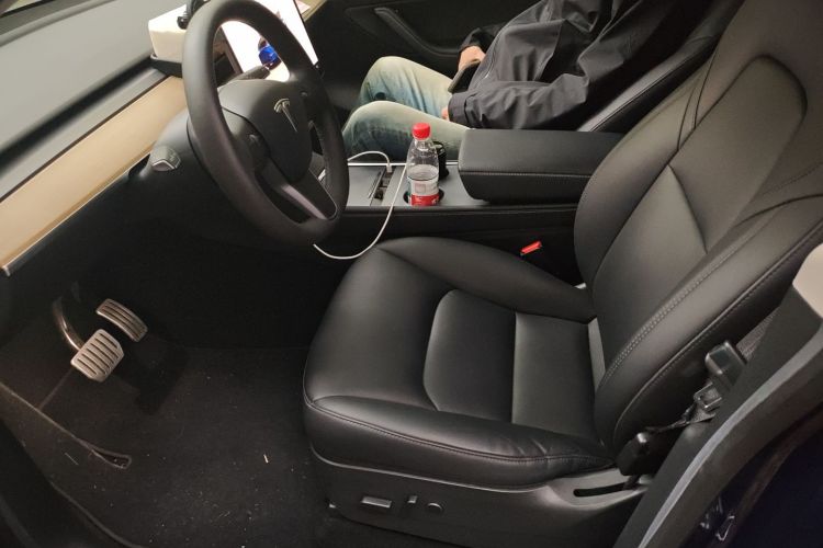 特斯拉 Model Y 2021款 Performance高性能全轮驱动版中控内饰19