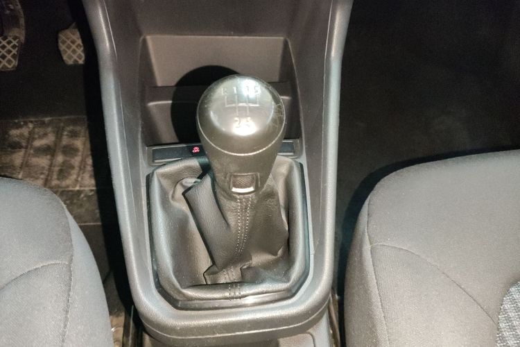 大众 桑塔纳 2018款 1.5L 手动风尚版中控内饰18