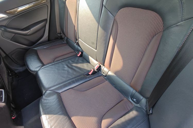 奥迪Q3 2018款 30周年年型 30 TFSI 时尚型中控内饰21