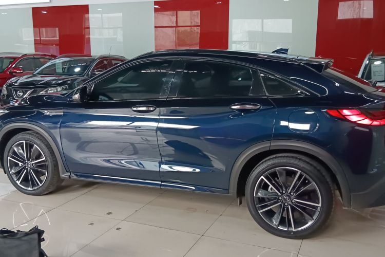 英菲尼迪QX55 2022款 2.0T 四驱耀享版车身外观4