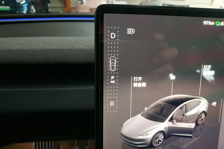 特斯拉 Model 3 2023款 长续航全轮驱动版中控内饰18