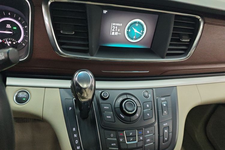 别克GL8 2017款 25S 豪华型 国V中控内饰16