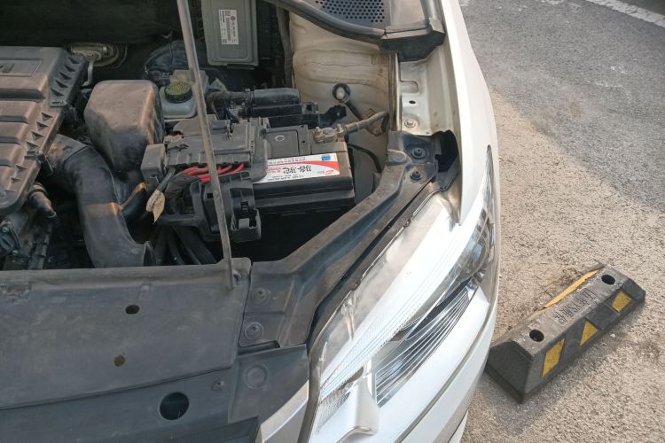 大众 桑塔纳 2015款 1.6L 自动舒适版机舱底盘26