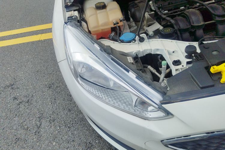 福特 福克斯 2018款 两厢经典 1.6L 自动舒适型智行版车身外观6006