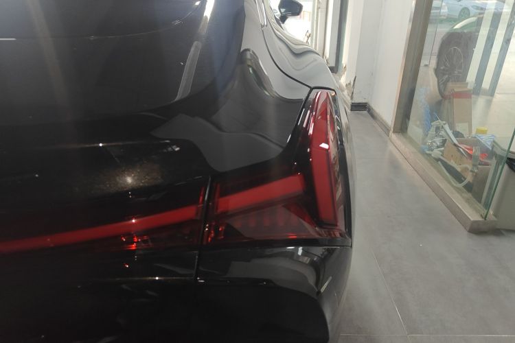 哪吒汽车 哪吒S 2024款 增程 1060 Lite版车身外观6006