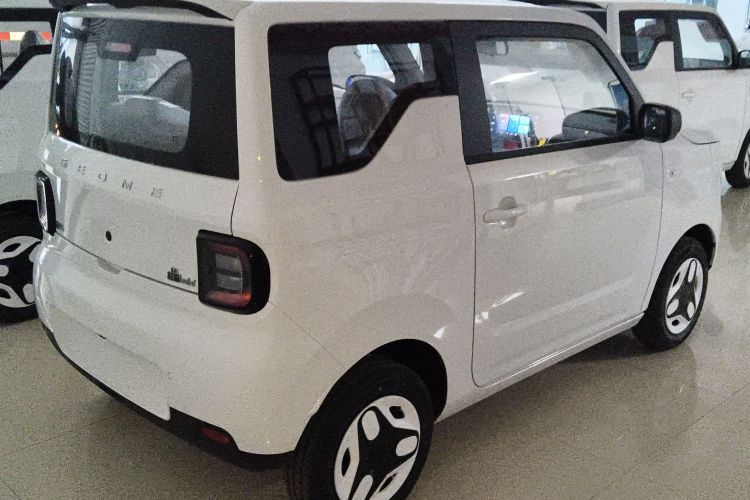 吉利银河 熊猫 2025款 210km 元气熊车身外观7