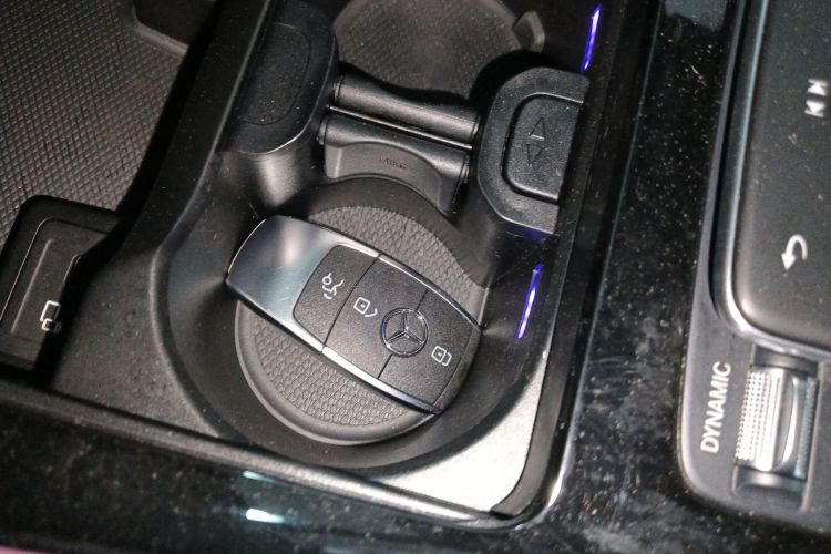 奔驰GLB 2020款 改款 GLB 200 动感型中控内饰11