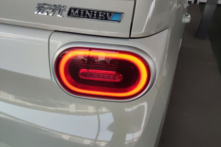 五菱汽车 宏光MINIEV 2024款 第三代 215km 青春版车身外观9