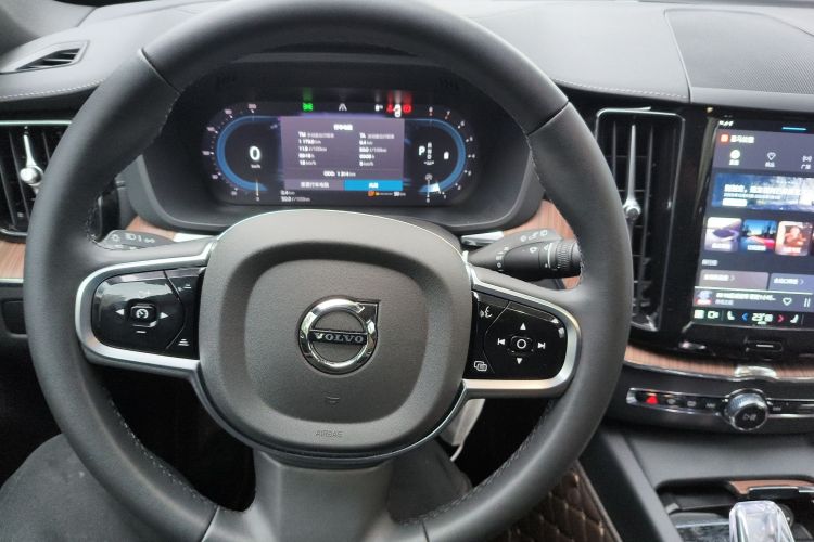 沃尔沃XC60 2025款 B5 四驱智远豪华版中控内饰13