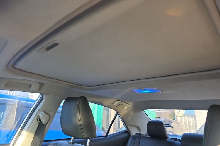 丰田 雷凌 2017款 改款 185T CVT精英版 国V局部细节22