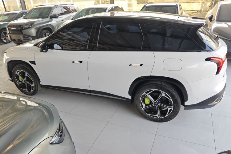 哪吒汽车 哪吒L 2024款 增程 220 闪充版车身外观6003