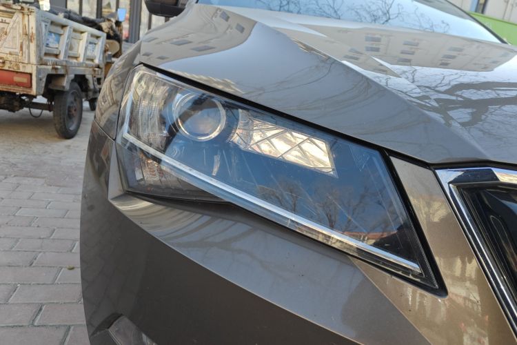 斯柯达 速派 2016款 TSI280 DSG创行版车身外观8