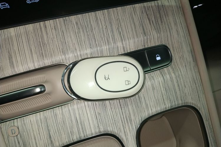 蔚来ET7 2022款 100kWh 首发版中控内饰7001