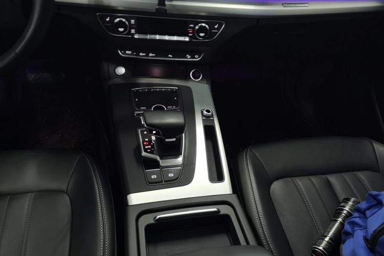 奥迪Q5L 2020款 40 TFSI 荣享时尚型中控内饰18