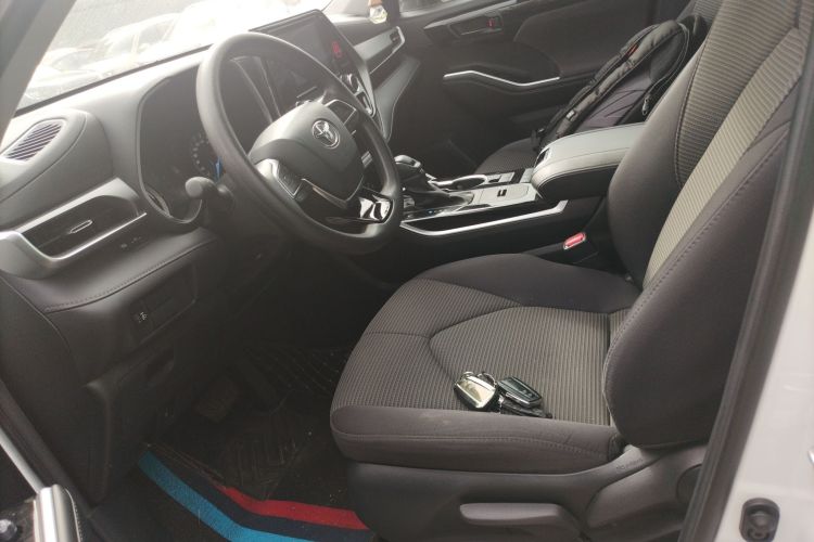 丰田 汉兰达 2023款 2.5L智能电混双擎两驱精英版 5座中控内饰19