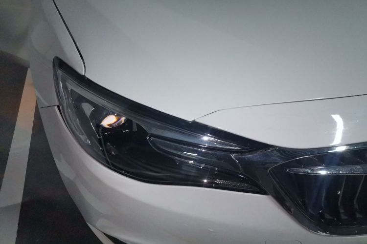 别克 英朗 2021款 改款 典范 1.5L 自动精英型车身外观8