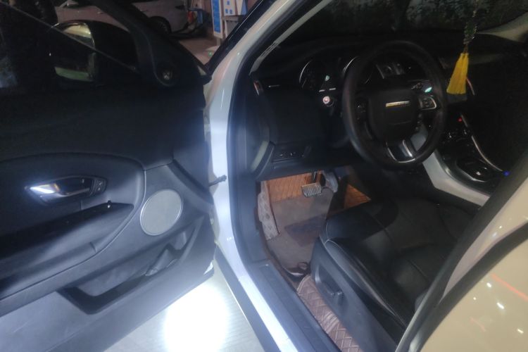 路虎 揽胜极光 2018款 240PS PURE 风尚版中控内饰20