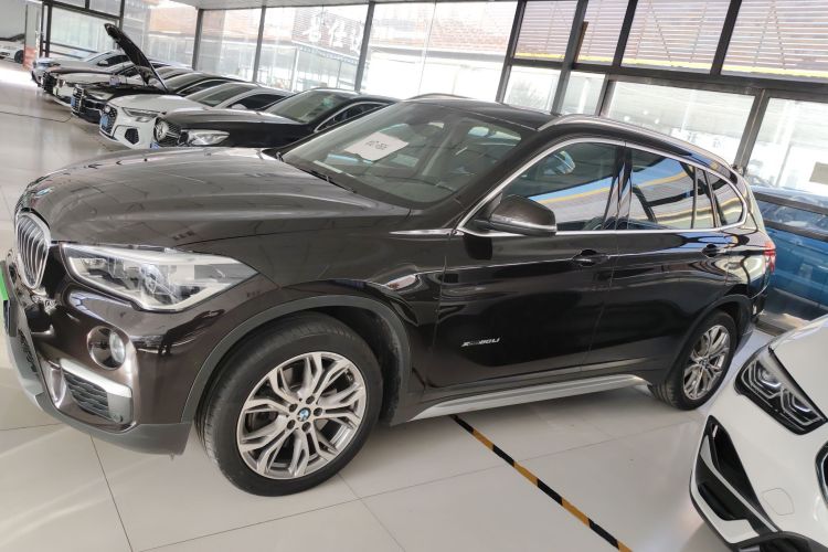 宝马X1 2016款 xDrive20Li 豪华型车身外观4