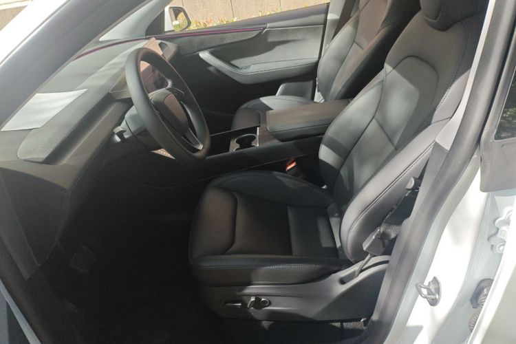特斯拉 Model Y 2025款 后轮驱动版中控内饰19