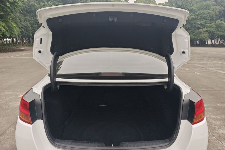 起亚K5 2014款 2.0L 自动LUXURY机舱底盘23