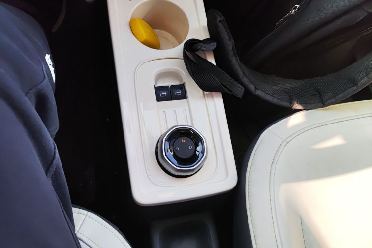 吉利银河 2024款 200km 熊猫骑士中控内饰18