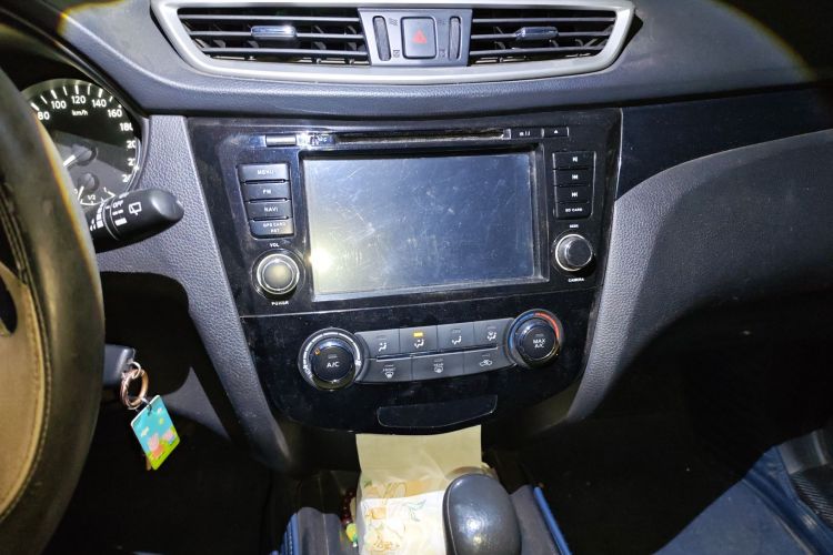 日产 逍客 2016款 2.0L CVT精英版中控内饰16