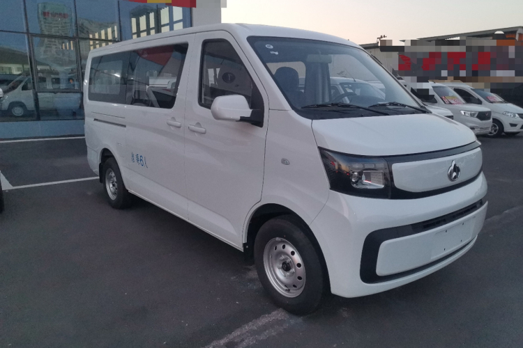 长安凯程 长安睿行EM80 2025款 客运版 舒适型 6座 300km 对开门车身外观3