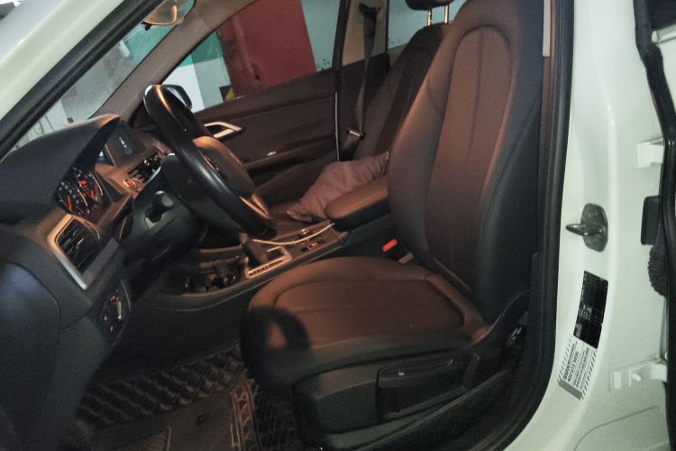 宝马1系 2018款 118i 时尚型局部细节19