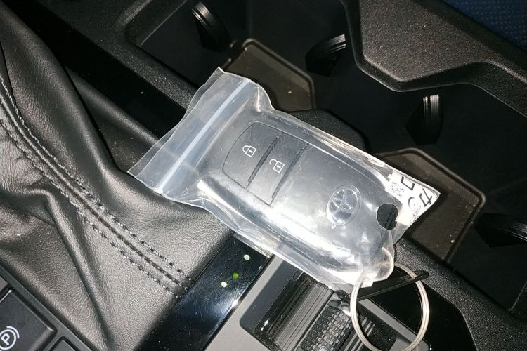 丰田 普拉多 2025款 2.4T 穿越BX版 5座中控内饰11