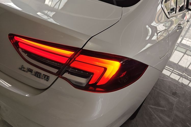 别克 君威 2023款 552T 智享型车身外观9