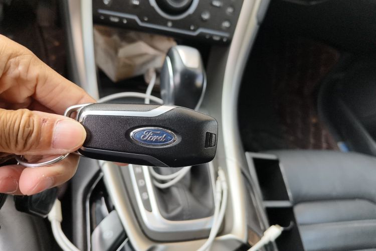 福特 蒙迪欧 2013款 2.0L GTDi200豪华型中控内饰11