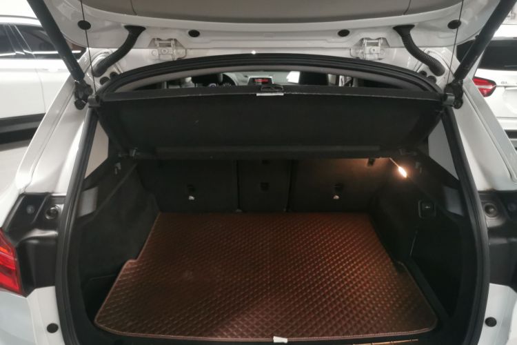 宝马X1 2018款 sDrive18Li 时尚型机舱底盘23