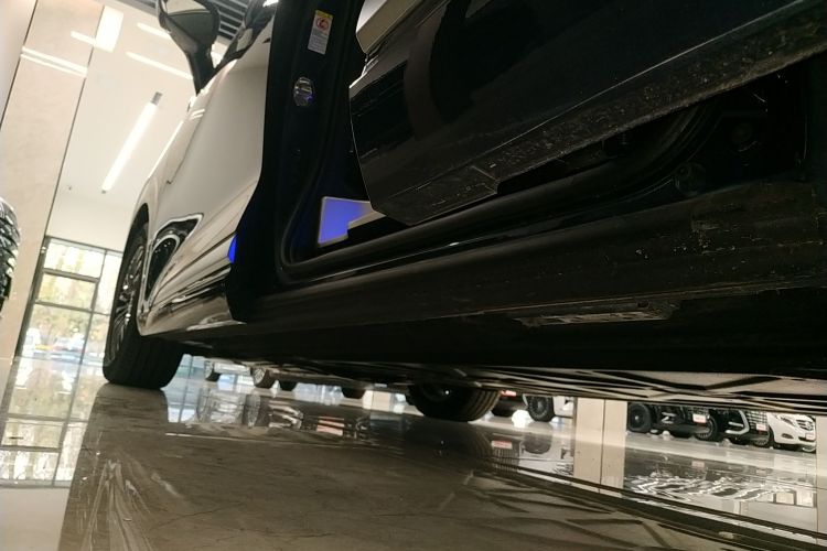 腾势D9 2024款 DM-i 980 四驱尊荣型局部细节9002