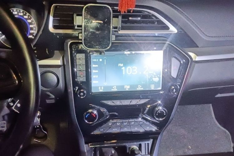 海马S5青春版 2017款 1.6L 手动尊贵型中控内饰16